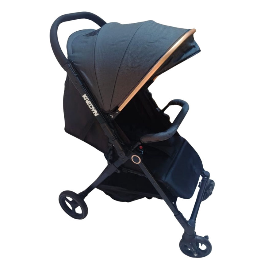 استرولر KAEDYN  خفيفة… فخمة… وتمشي معاكِ في أي مشوار ✨